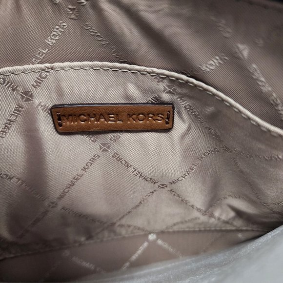 Michael Kors Clutch Womens XL Jet Set Charm Zip Wrislet Leather Logo Spell Out - Picture 9 of 9